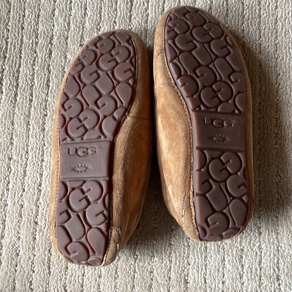 UGG chestnut slippers size womens 8 - Picture 3 of 5